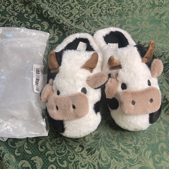NWT 8.5 9 womens stuffed animal plush 3D cow cows fur slippers non skid soles - Picture 1 of 8